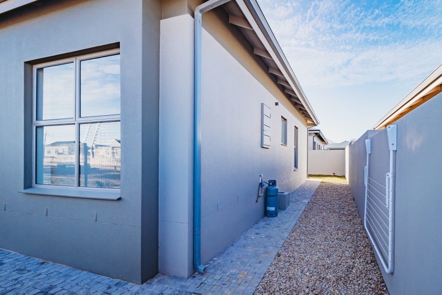 3 Bedroom Property for Sale in Kraaibosch Western Cape